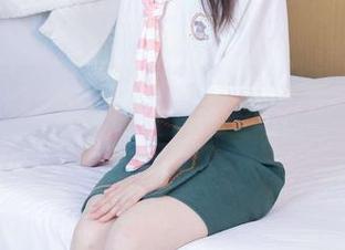 BoBoSocks袜啵啵 – 美图分享的芝士和她的高跟鞋，时尚与幽默的完美搭档