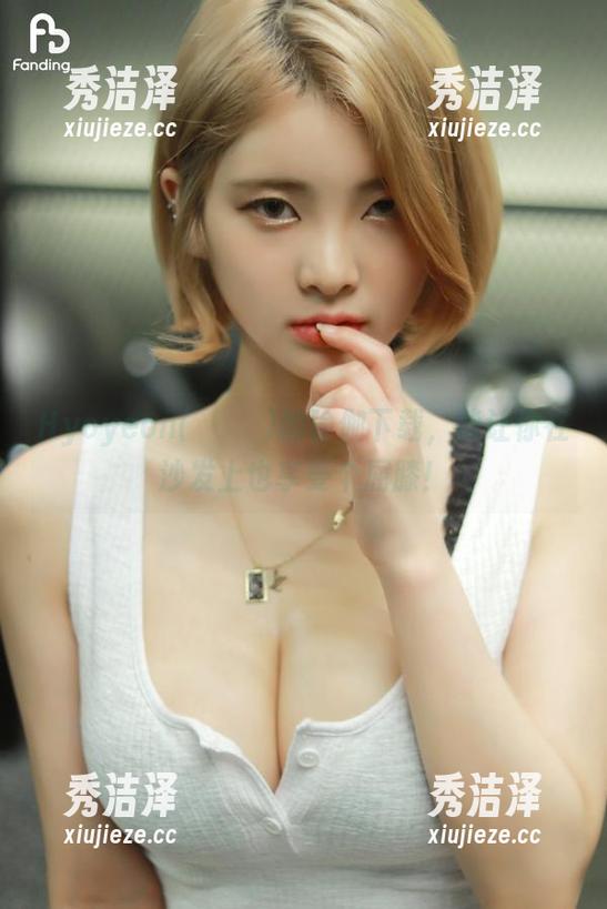 Hyoyeon(김효연)的瑜伽下载，能让你在沙发上也享受个屈膝！