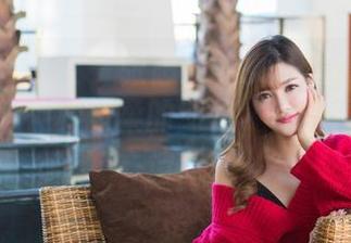 IMiss爱蜜社 – 张思允的女仆写真：那些温柔的眼神和轻柔的动作，简直像是一首诗。