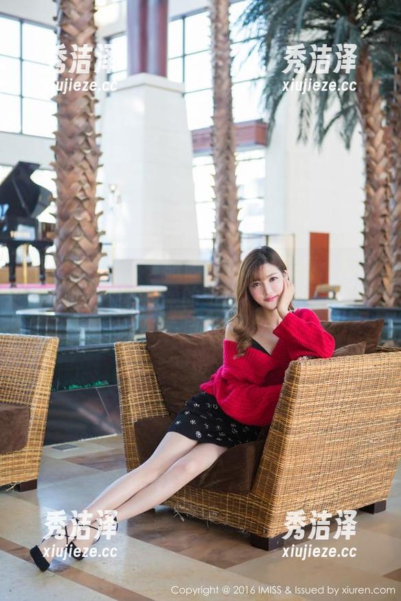 IMiss爱蜜社-张思允 IMiss爱蜜社 - 张思允的女仆写真:那些温柔的眼神和轻柔的动作,简直像是一首诗。