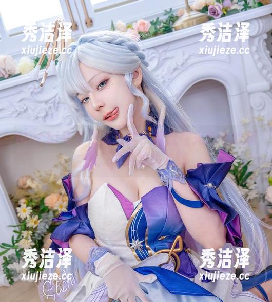 Machi马吉在线写真：裸足在光影中的舞蹈，撩拨我的心弦