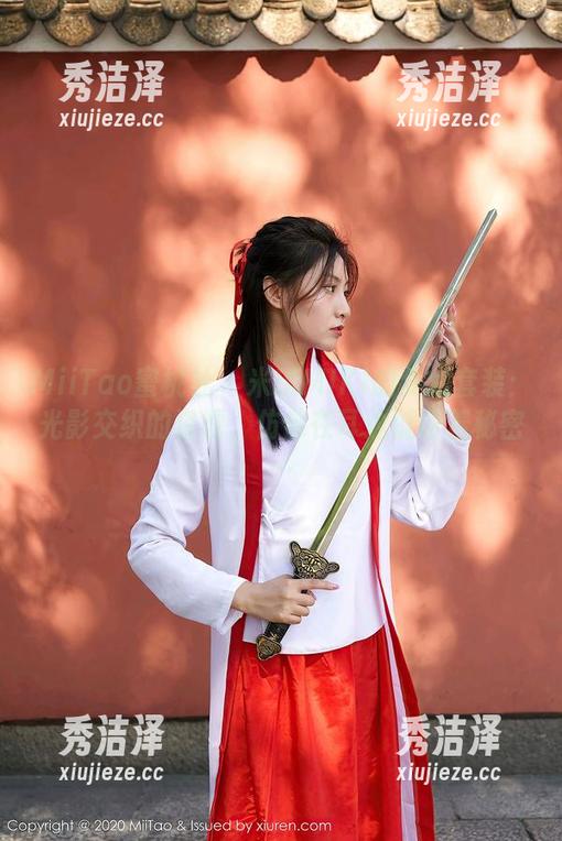 MiiTao蜜桃社 - 米琪MIKI的梦幻套装：光影交织的资源，仿佛在耳边低语着秘密…