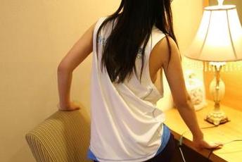 飞向幻想：ROSI空姐制服套写真，原图带你到云端！