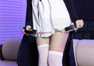 XIAOYU语画界 – Cris_卓娅祺红裙写真独享：合集里的微妙瞬间