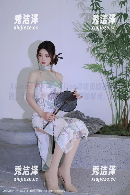 Xiuren秀人网-Elise谭晓彤 Xiuren秀人网 - Elise谭晓彤的校园套图,分享那种随意喝着奶茶的时光,心情很轻松。
