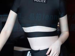 Xiuren秀人网 – 私拍Jennifer小若，妹妹的图包灵感来源于——哦，随便说说吧！