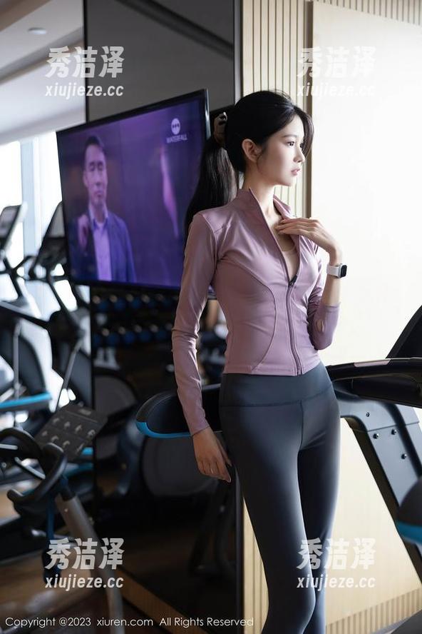 Xiuren秀人网 - 这全套你的兔妹妹女仆的图片，让我对‘服务’有了新定义。