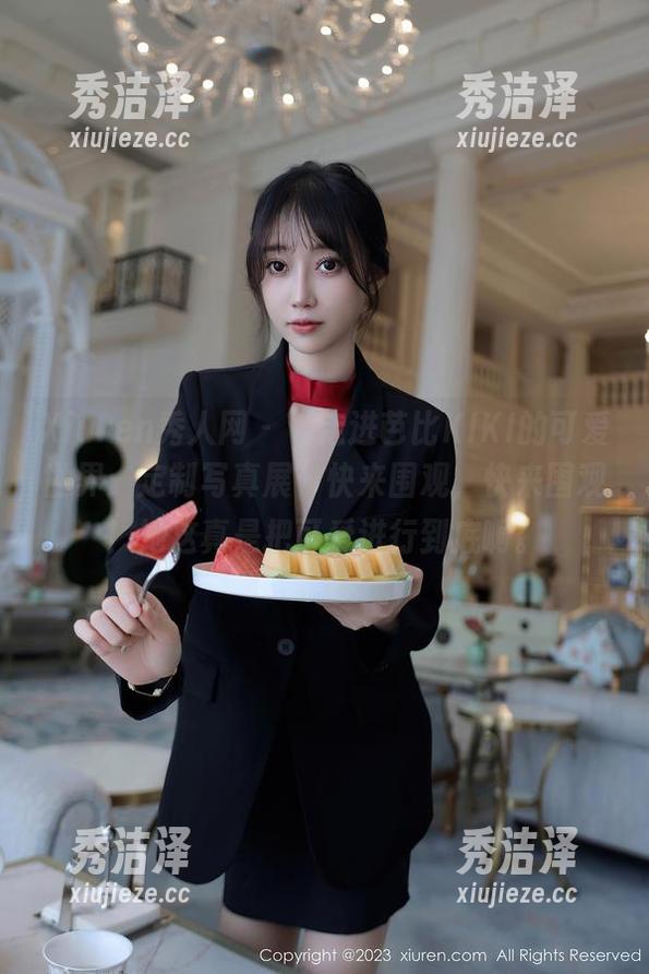 Xiuren秀人网 - “走进芭比KIKI的可爱世界：定制写真展”快来围观，快来围观！她这真是把可爱进行到底啊。