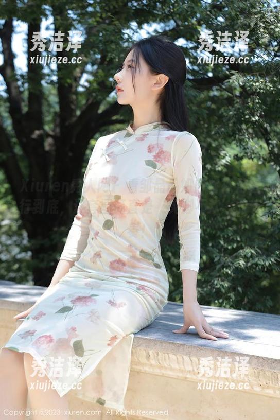 Xiuren秀人网-邹晶晶 Xiuren秀人网 - 看邹晶晶如何将裸足进行到底,这套图简直是‘无脚不欢’的节奏!