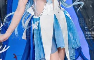 当美图遇上Yiko湿润兔：原神里的申鹤，明枪一挥，写真瞬间吸引所有目光。