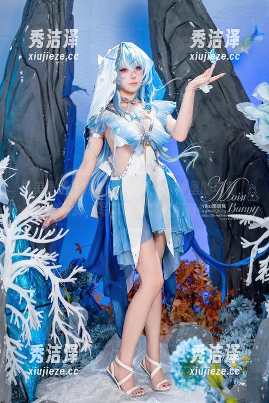 当美图遇上Yiko湿润兔：原神里的申鹤，明枪一挥，写真瞬间吸引所有目光。