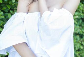 YouMi尤蜜荟 – 奶瓶土肥圆泳衣写真：解锁免费的夏日风情吧！