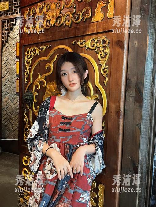 roroki骷髅姬 roroki骷髅姬穿酒吞和服,原图中的每一寸都在发光,照片简直就是梦境。