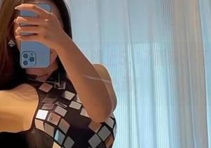微密圈 – 当不爱笑的赛琳遇上5.17嘉宾：写真更新，瞬间让人心动！