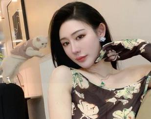 微密圈 – 每一张原图都有故事，不爱笑的赛琳的少女时光分享全纪录！
