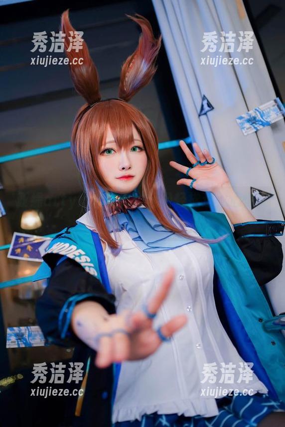 亚缇arty 亚缇arty短裙写真:风轻轻拂过,心悸又疯狂