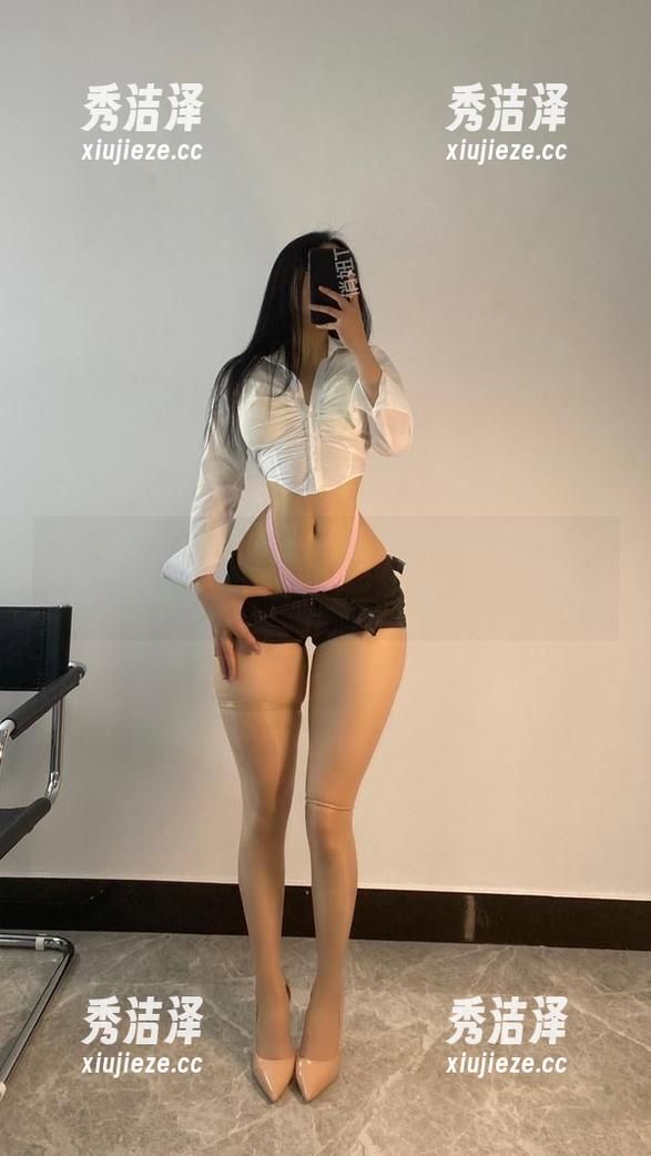 俏妞qiaoniuTT 微密圈 - 测评俏妞qiaoniuTT学姐的套图:是神仙姐姐还是我的视觉网红梦?