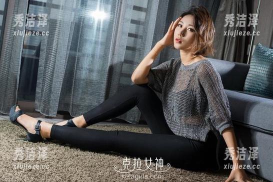 克拉女神 - 来吧，嘉萌最新图库！那双萌妹人字拖简直是反规则的可爱！