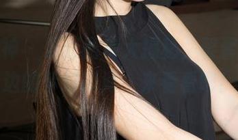 克拉女神 – 最新图库大揭秘，馨馨游泳池边的梦幻瞬间，来看看吧！