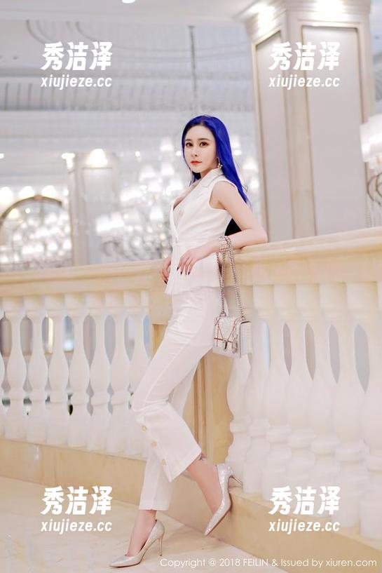 嗲囡囡-施忆佳KITTY 嗲囡囡 - 施忆佳KITTY的毛衣美图更新,真想把这份温暖捧在手心