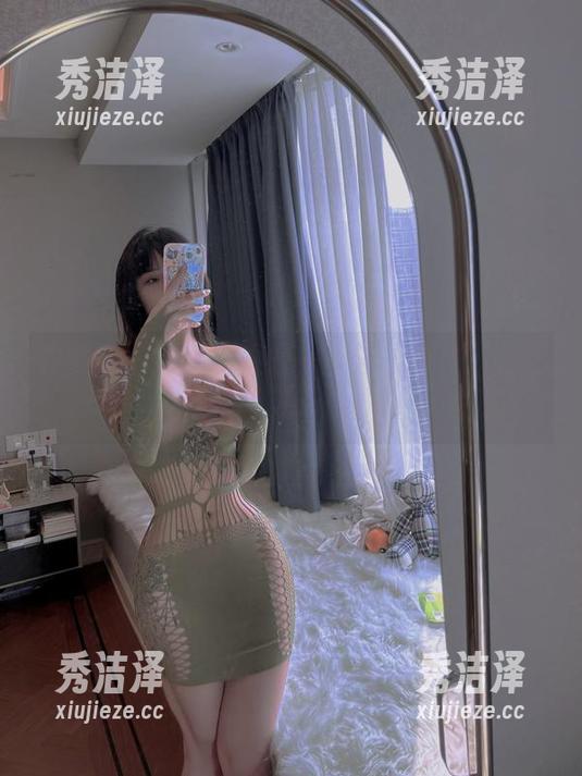 宋昱欣 微密圈 - 跟着宋昱欣一起穿越时空:连体衣套图更新ing!