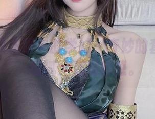 小小奶瓶儿眼中的学妹：奇妙的套图合集，细腻又充满情感。