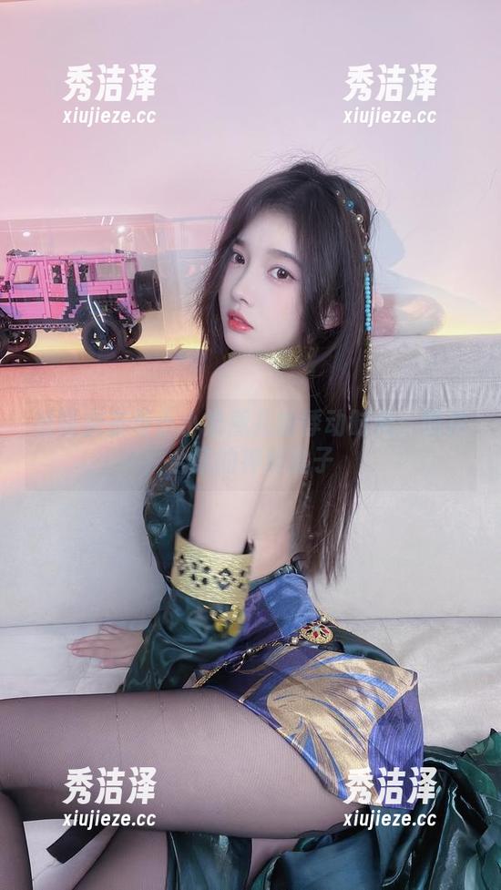 丝带女友与小小奶瓶儿的悸动时光：照片合集的神秘盒子