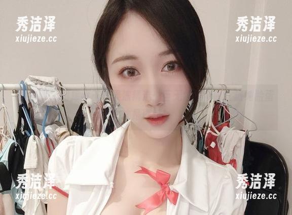 微密圈 - 图库小玉吃果冻精选：巨无霸是个啥，清纯脸蛋才是真爱！