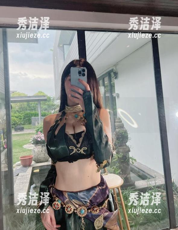 微密圈 - 小玉吃果冻的最新写真集，豹纹带尾巴，你的周末要爬树了！