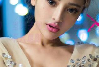 尤果网 – 当栗子遇上美脚：图集里藏着的不只是脚，还有欢乐！