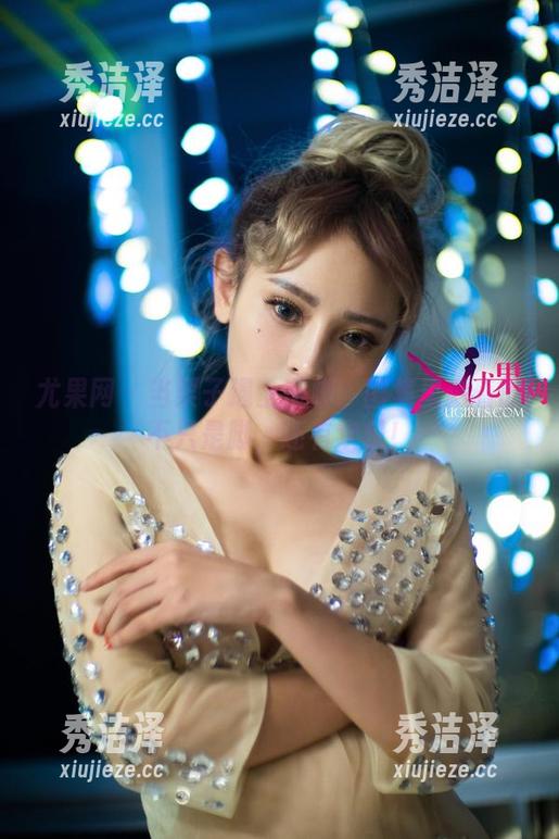 尤果网 - 当栗子遇上美脚：图集里藏着的不只是脚，还有欢乐！