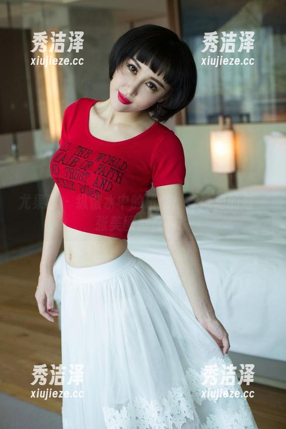 尤果网 - 纵情水中的研依：泳池里的每一张美图都在诉说