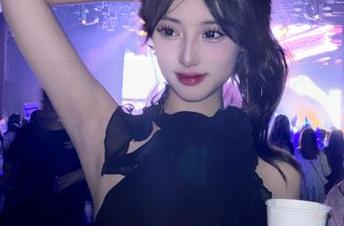 游走在圣洁与诱惑之间：怡子yiii修女的私房合集
