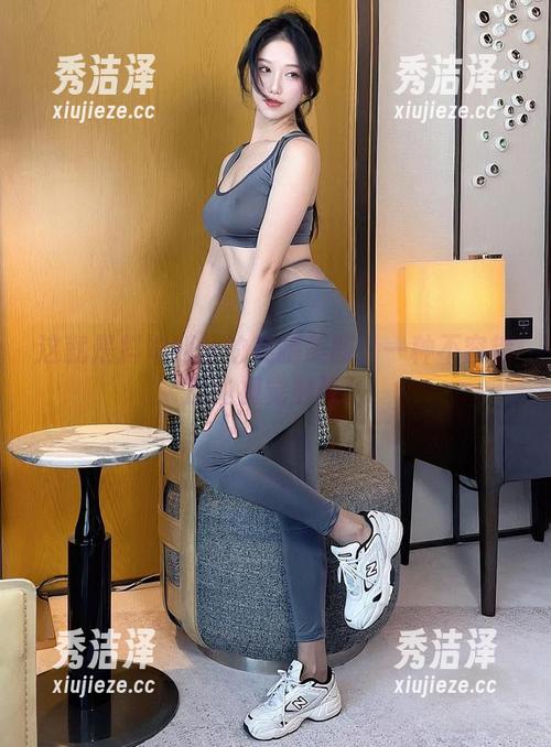 这就是抖娘利世的美腿美图：一种不容错过的视觉触碰！