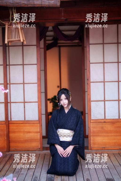 抱走莫子aa 萤火虫长隆乐园的绝美瞬间:抱走莫子aa的黑色乳胶泳衣图包资源,让人心动!