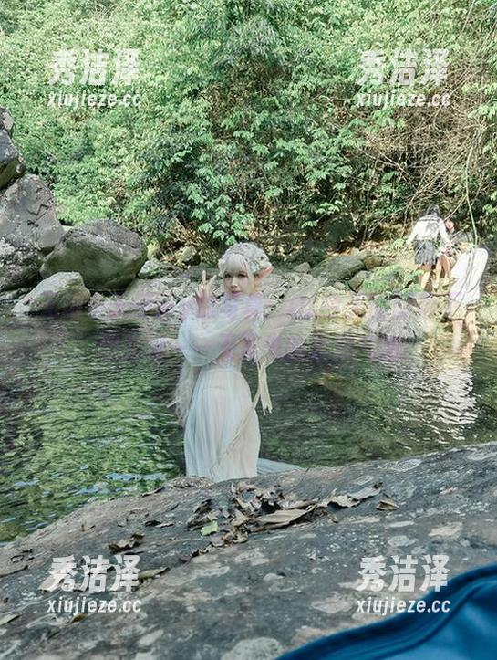 无颜小天使wy的写真：OL今天的颜颜不想加班——无圣光的柔和气息