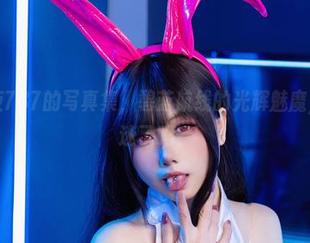 下载末夜787的写真集，碧蓝航线的光辉魅魔，准备沉迷了吗？