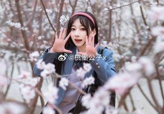 桃墨公子的秘书图集，撩人的瞬间总是不经意间。