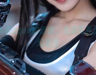 就像水淼aqua的旗袍，私房写真里的梦幻氛围