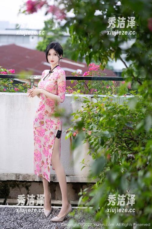 秀人网 - 刘婷婷的水手服写真：海风轻拂，心情随性