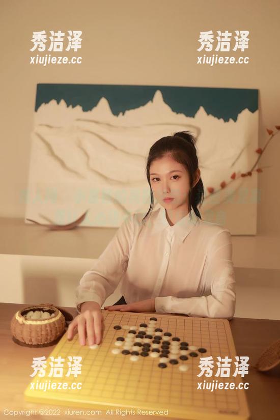 秀人网 - 小嘉敏的美图精选：这些美足真是让人心动不已，轻轻的足音