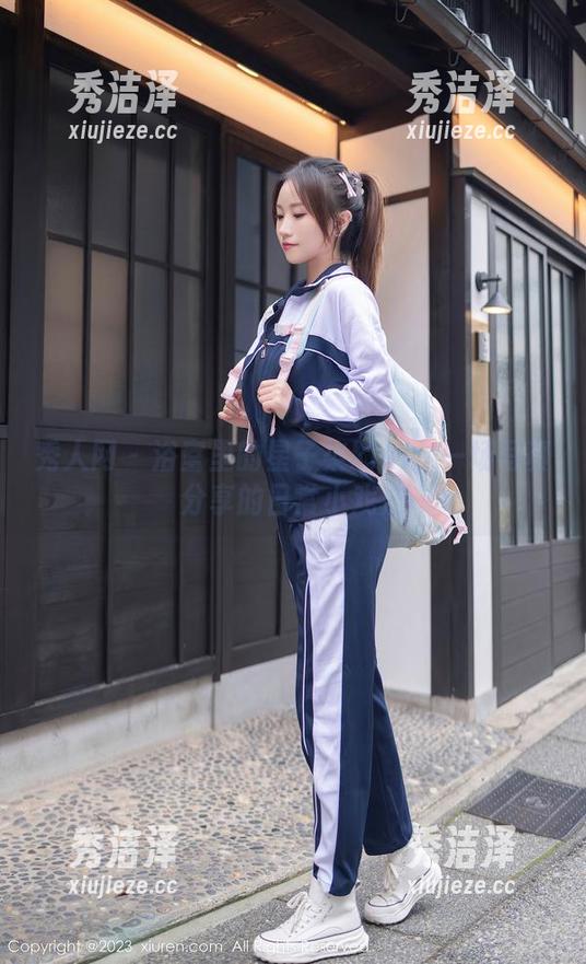 秀人网 - 浴室里的星子柒kiki：一场写真分享的日常小戏法
