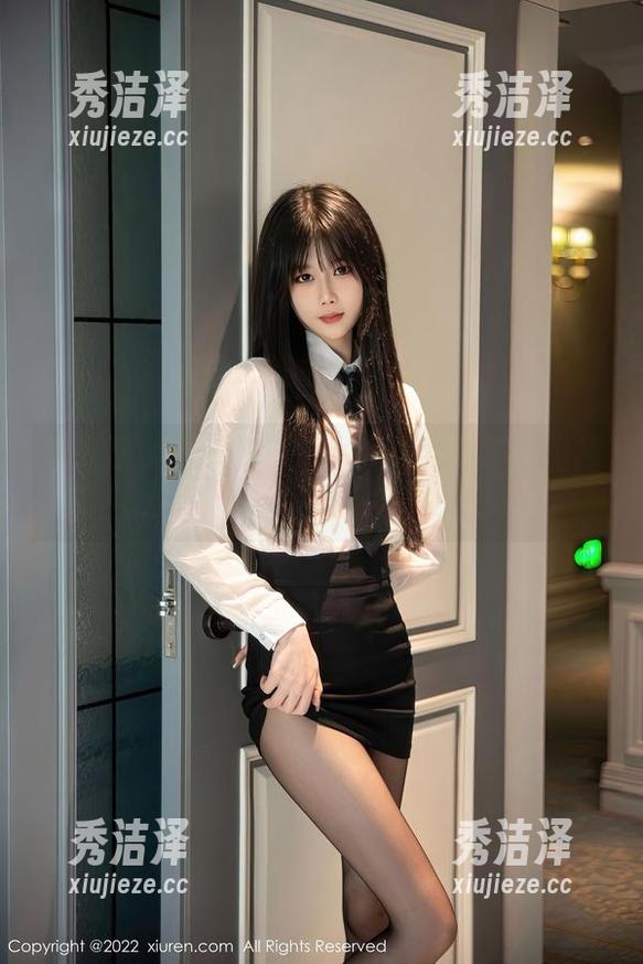 秀人网 - 看！是小逗逗和修女的奇妙碰撞：这原图写真太有趣了吧