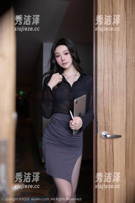 秀人网 - 极简睡衣美学：林乐一的作品集分享，舒适又迷人