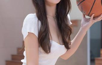 秀人网 – 夏天太热？梦心玥定制写真来点清凉