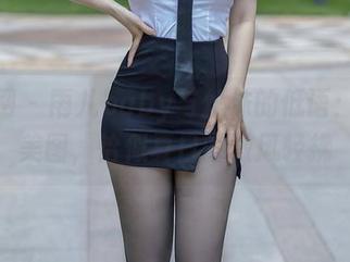 秀人网 – 雨儿baby与丝袜的低语：在线美图，恰似夏日的微风轻拂