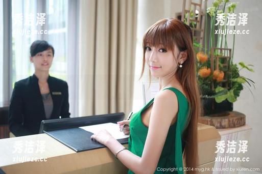 美媛馆-水水er 美媛馆 - 水水er的吊带图包:光影在她身上跳舞,真是心动!