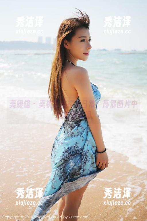 美媛馆 - 美桃酱的裸足日常：高清图片中的甜蜜瞬间
