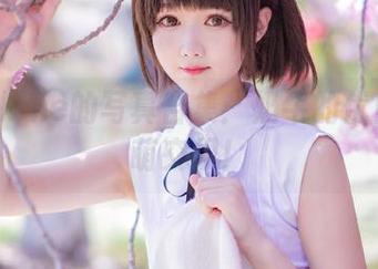 羽天shine的写真合集：奶牛的优雅与呆萌交织！