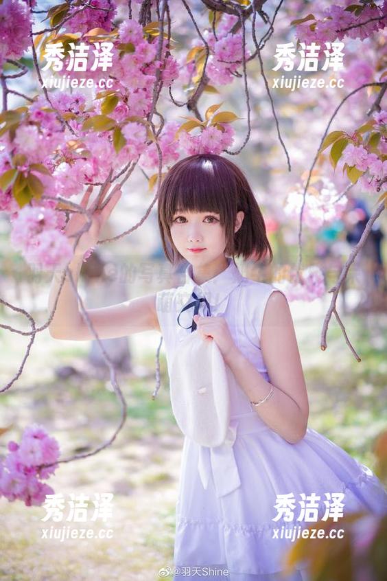 羽天shine的写真合集：奶牛的优雅与呆萌交织！